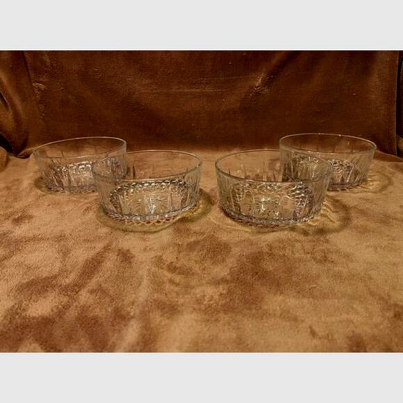 Vintage Set of (4) French Arcoroc 5" Dessert Bowls-Glass Starburst Design - Picture 1 of 6